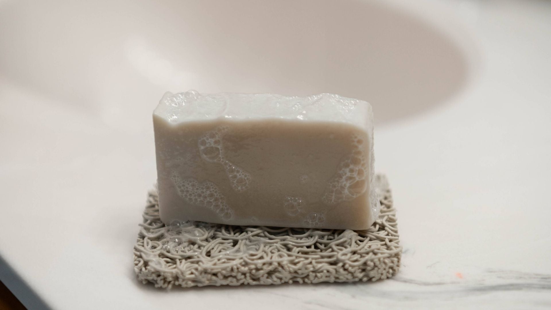 A Nostalgic, Fresh Laundry Scent in a Bar