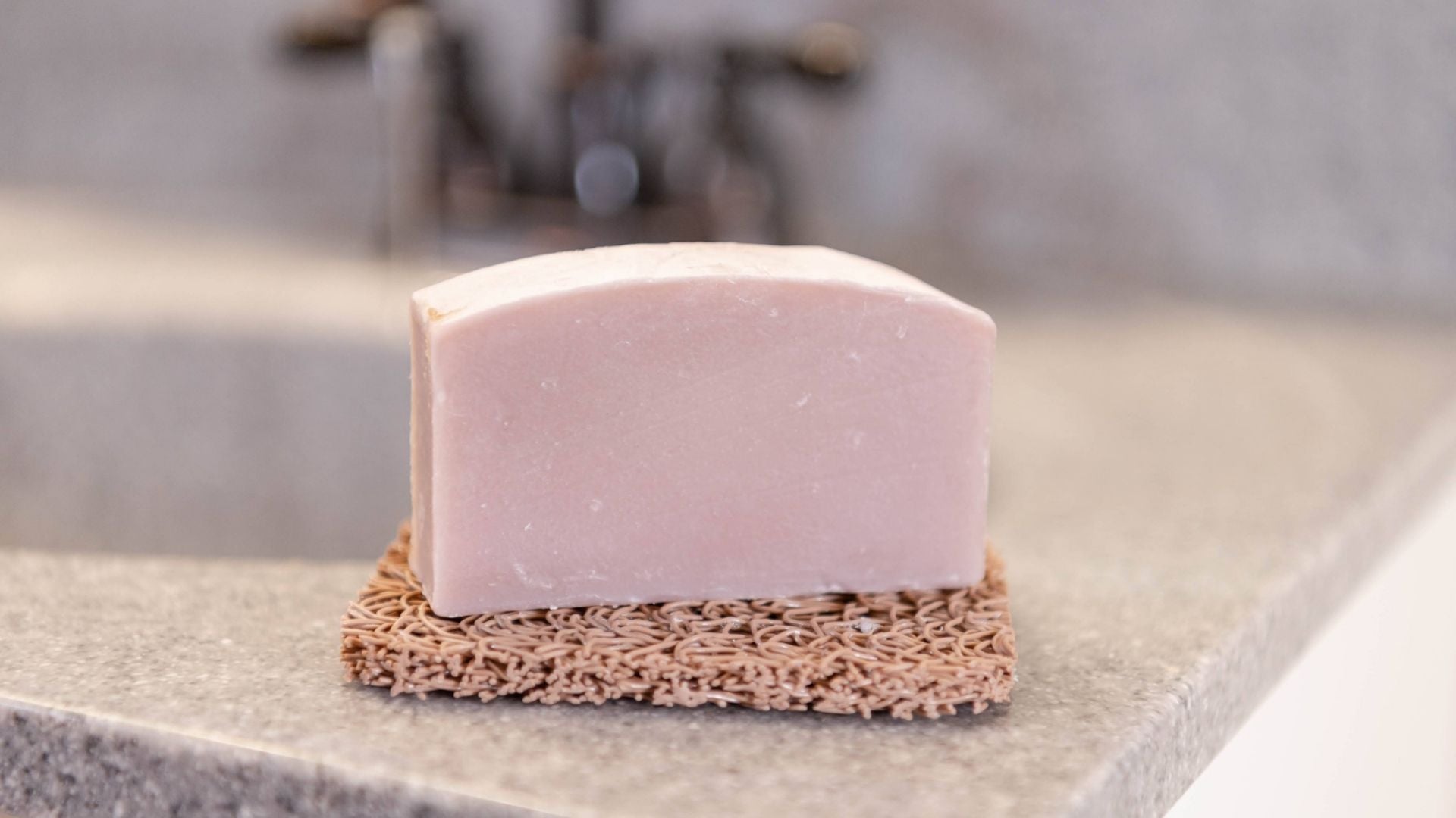 Soothes Sensitive Skin Without Reactions