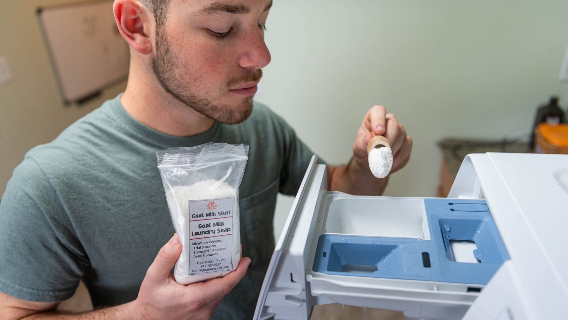 Convenient Scoop & Amazing Laundry Soap