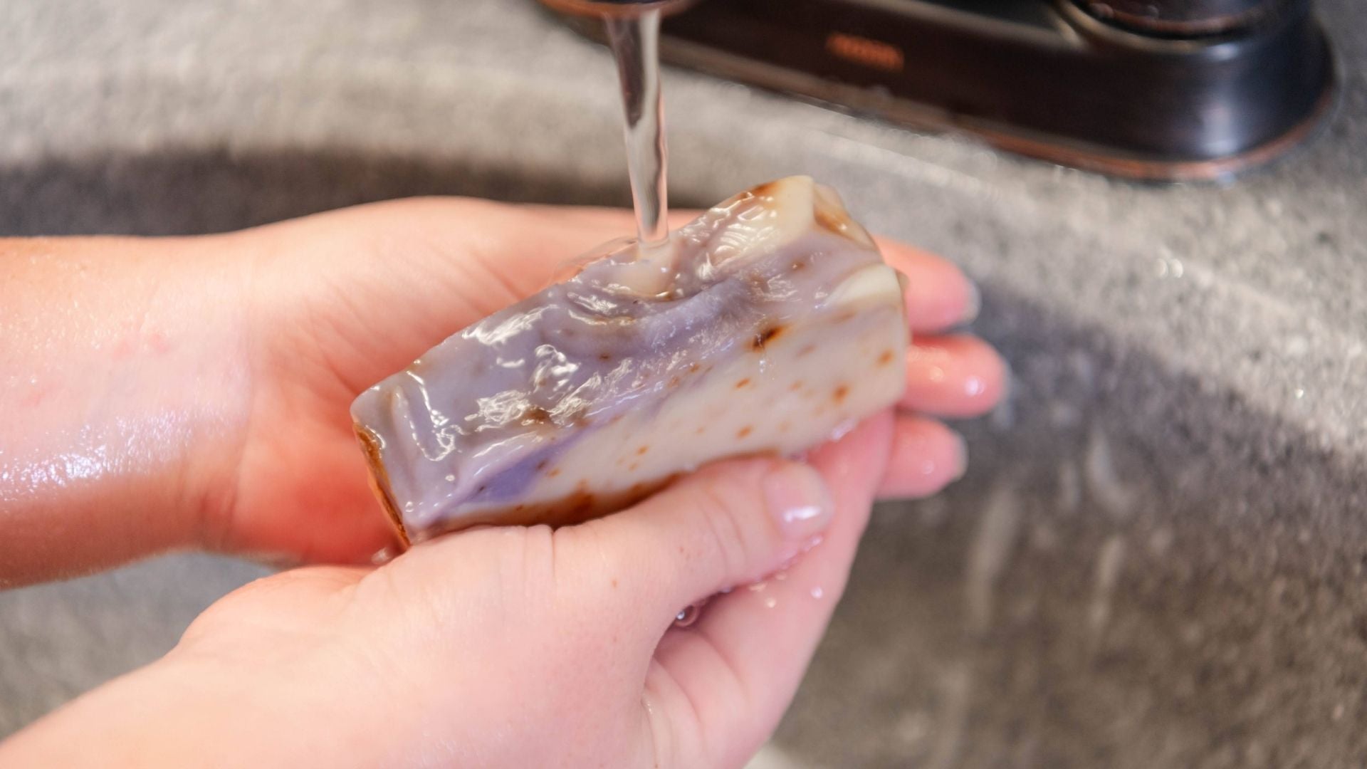 Hydration & Fresh Scent in Every Bar