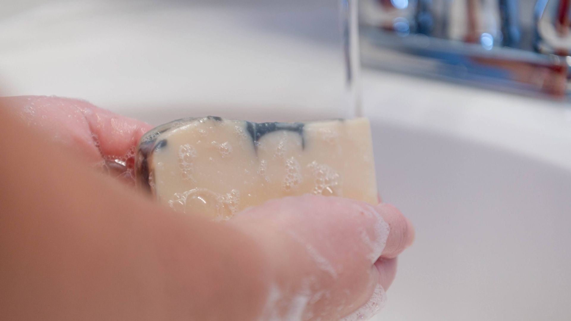 Transforms Dry, Itchy Skin into Smooth Comfort