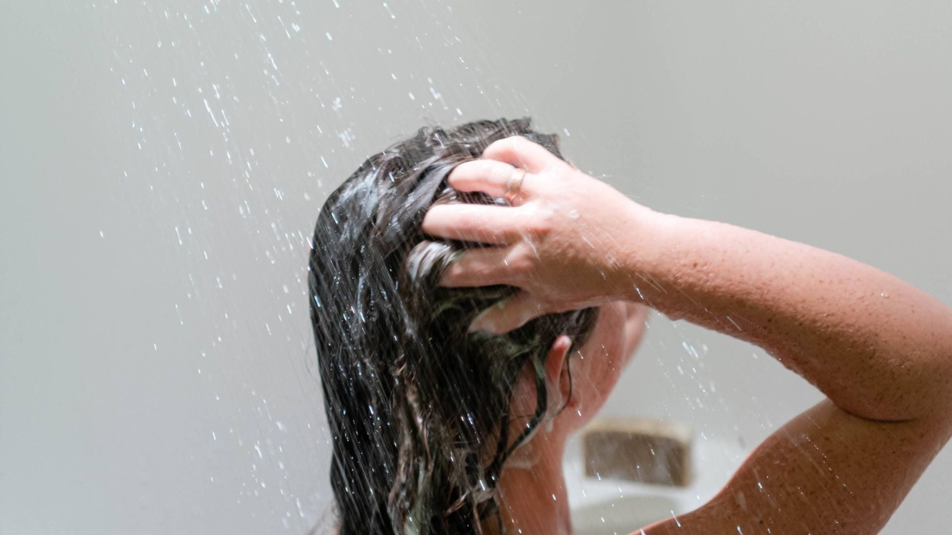 Restores Curls, Reduces Hair Fall & Eliminates Dandruff