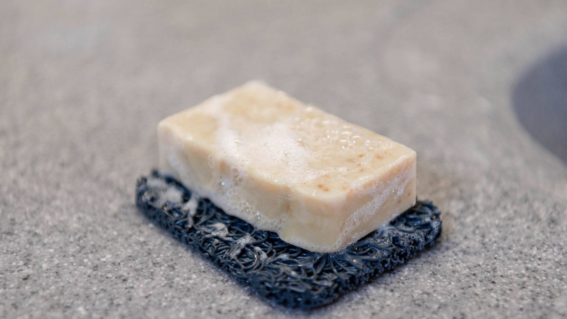 Leaves Skin Clean Without Irritation